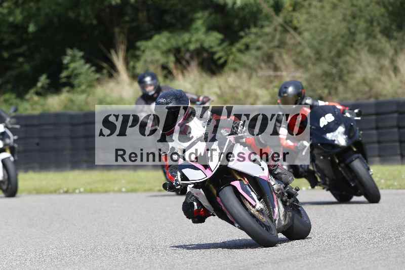 Archiv-2025/42 07.08.2025 Peter Studer Girls Day ADR/Gruppe pink/team